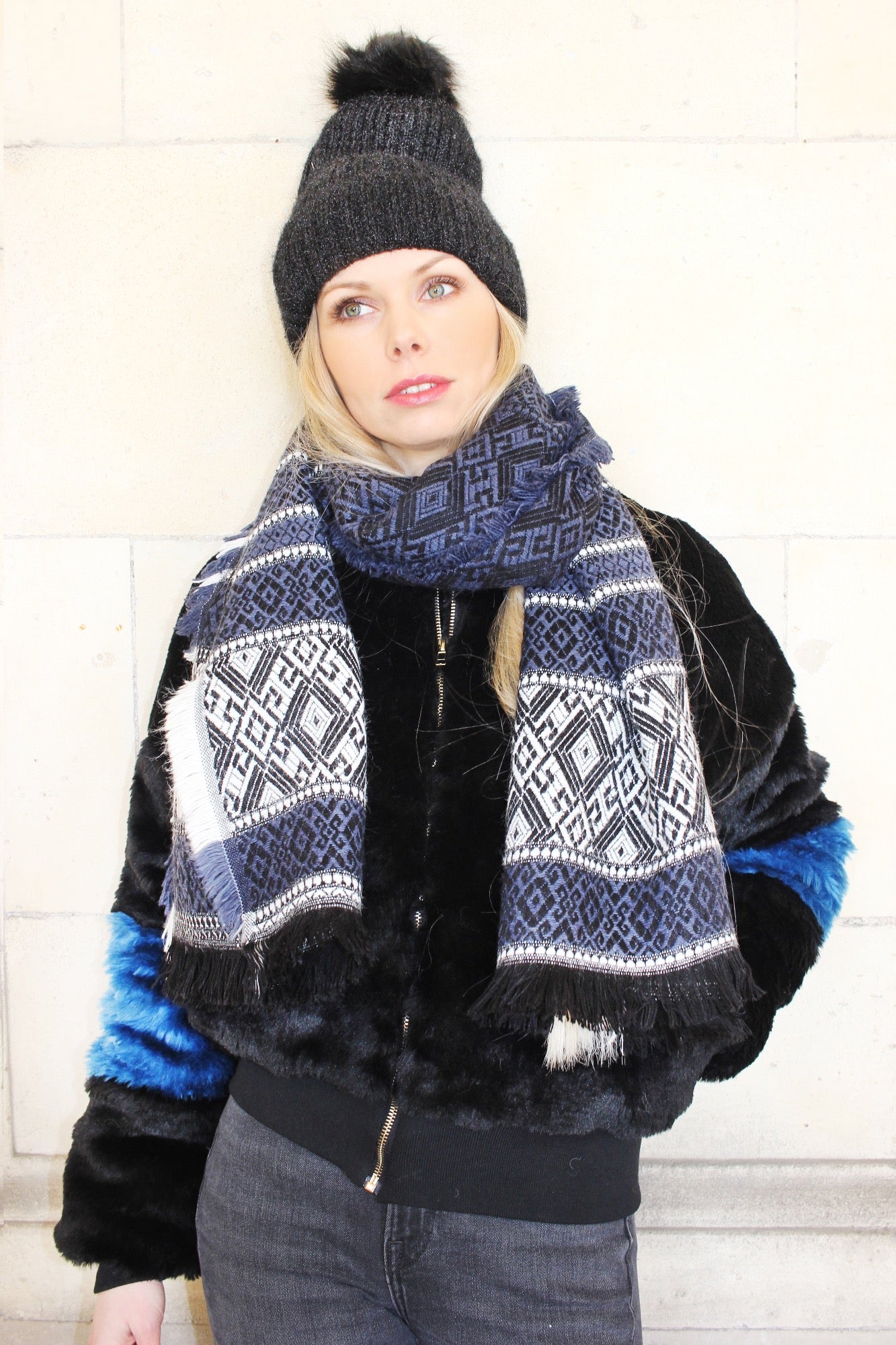 navy and white colour thick winter scarf