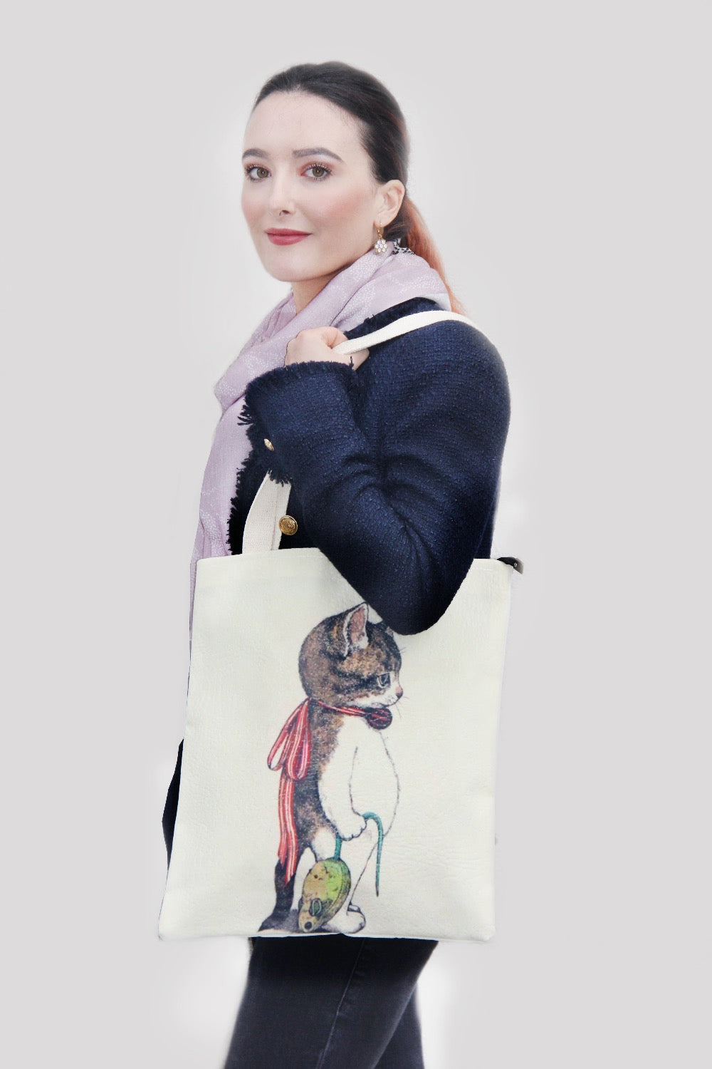 cat and mouse print shoulder bag